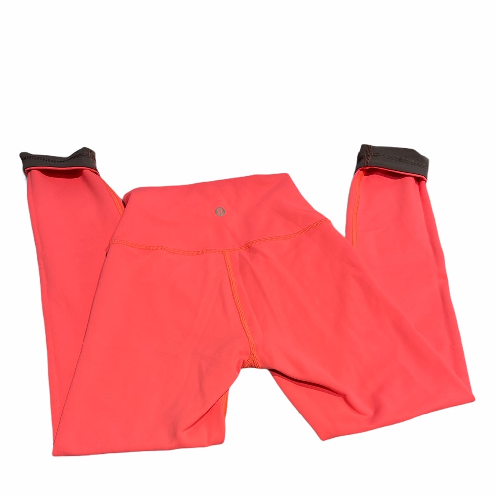 Lululemon High Times Reversible Pants. Size 2 - Picture 11 of 11